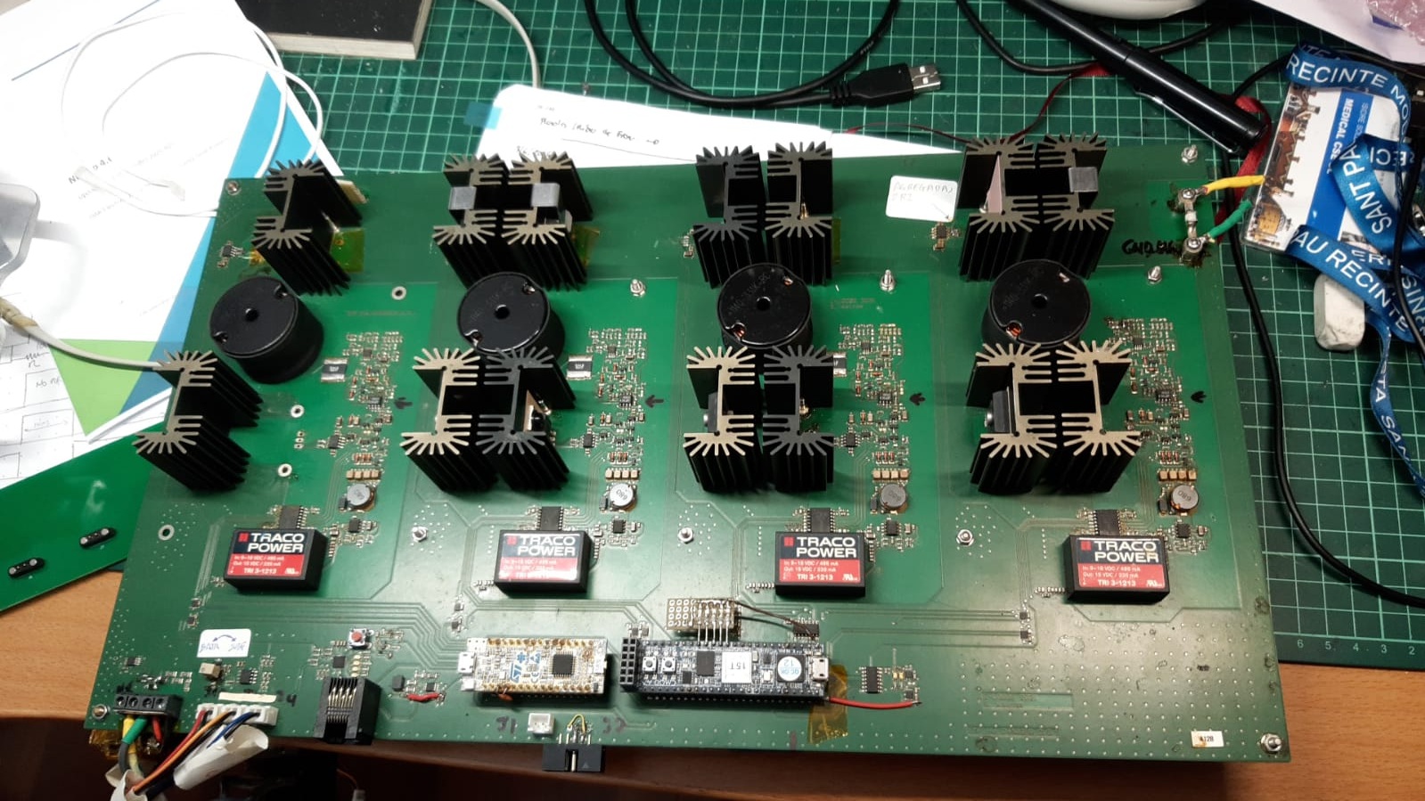 Custom Interleaved Buck Boost, contrôlés par FPGA et avec PFC activo. Technologies MOSFET conventionnelles, GaN et SiC.